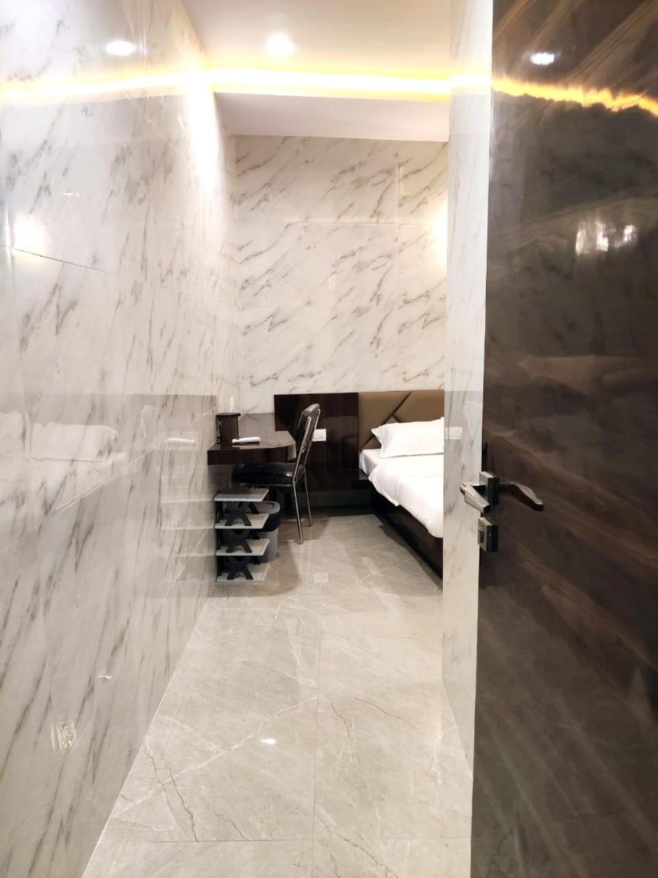 Hotel Comfy Inn Mumbai Ngoại thất bức ảnh